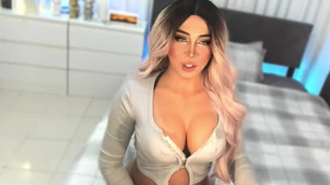 Miss Gia online show from 11/23/25, 01:05