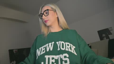 A day u didnt smile is a lost day online show from 02/07/25, 05:07