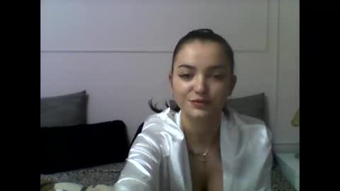 Snapshot of alle_babyx chatting on 02/16/26, 02:46 Alesia online show from 02/16/26, 02:46
