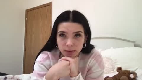 Snapshot of allealovetv chatting on 03/23/26, 07:29 allealovetv online show from 03/23/26, 07:29