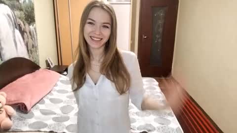 Snapshot of allegraschroeter chatting on 12/22/25, 10:45 Anna online show from 12/22/25, 10:45