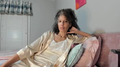 wishlist on bio online show from 02/08/25, 01:32