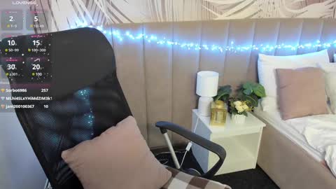 Snapshot of alli_zi chatting on 12/29/24, 08:22 Blair online show from 12/29/24, 08:22