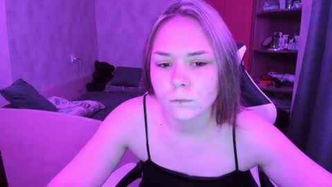 Snapshot of alli_zi chatting on 10/26/25, 07:42 Blair online show from 10/26/25, 07:42