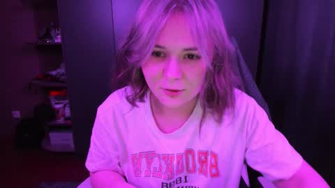 Snapshot of alli_zi chatting on 11/09/25, 02:48 Blair online show from 11/09/25, 02:48