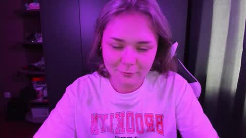 Snapshot of alli_zi chatting on 11/10/25, 05:17 Blair online show from 11/10/25, 05:17