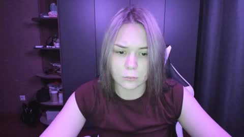 Snapshot of alli_zi chatting on 11/22/25, 01:43 Blair online show from 11/22/25, 01:43