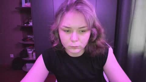 Snapshot of alli_zi chatting on 11/24/25, 04:12 Blair online show from 11/24/25, 04:12