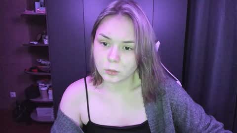 Snapshot of alli_zi chatting on 11/26/25, 03:35 Blair online show from 11/26/25, 03:35