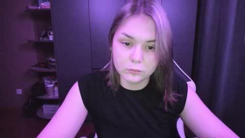 Snapshot of alli_zi chatting on 11/27/25, 04:31 Blair online show from 11/27/25, 04:31