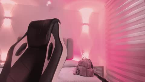 Snapshot of allicelover chatting on 12/20/25, 12:01 ALLICE online show from 12/20/25, 12:01