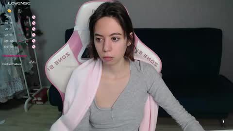 Snapshot of allie_hazie chatting on 10/13/25, 12:43 alice online show from 10/13/25, 12:43