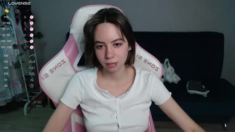 Snapshot of allie_hazie chatting on 10/16/25, 01:06 alice online show from 10/16/25, 01:06