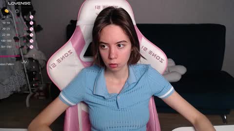 Snapshot of allie_hazie chatting on 10/19/25, 01:06 alice online show from 10/19/25, 01:06