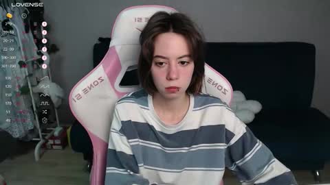 Snapshot of allie_hazie chatting on 11/01/25, 01:07 alice online show from 11/01/25, 01:07