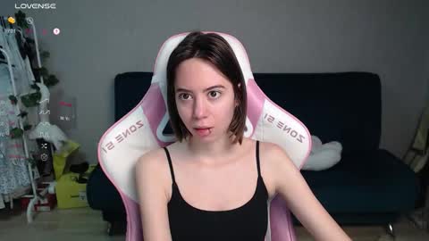 Snapshot of allie_hazie chatting on 11/11/25, 01:27 alice online show from 11/11/25, 01:27