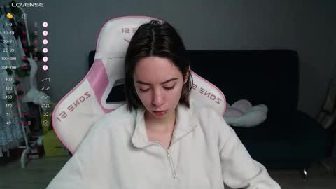 Snapshot of allie_hazie chatting on 11/14/25, 01:04 alice online show from 11/14/25, 01:04