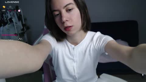 Snapshot of allie_hazie chatting on 12/13/25, 09:42 alice online show from 12/13/25, 09:42