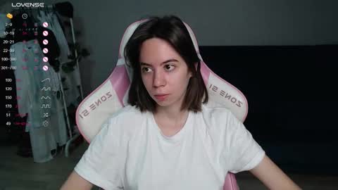 Snapshot of allie_hazie chatting on 02/15/26, 01:02 alice online show from 02/15/26, 01:02