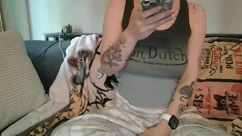 alliebearx online show from 06/17/26, 09:49
