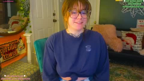 Snapshot of allieberrybb chatting on 12/09/24, 01:45  bb  online show from 12/09/24, 01:45