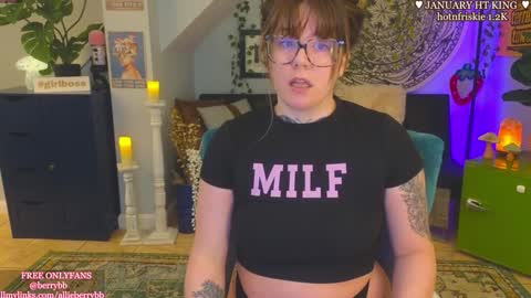 Snapshot of allieberrybb chatting on 01/15/25, 03:29  bb  online show from 01/15/25, 03:29