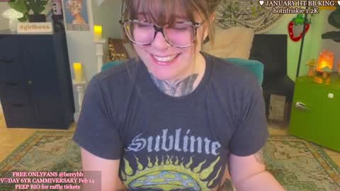 Snapshot of allieberrybb chatting on 01/21/25, 04:32  bb  online show from 01/21/25, 04:32