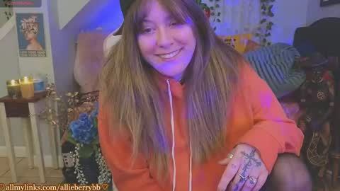Snapshot of allieberrybb chatting on 10/11/25, 02:11  bb  online show from 10/11/25, 02:11