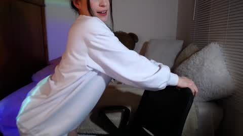 Allie  online show from 12/05/24, 01:03