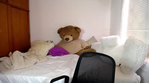 Allie  online show from 12/28/24, 09:40