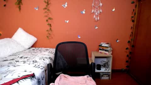 Allie  online show from 10/17/25, 08:22