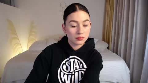 Snapshot of allierose_ chatting on 01/13/26, 11:21 Allie online show from 01/13/26, 11:21