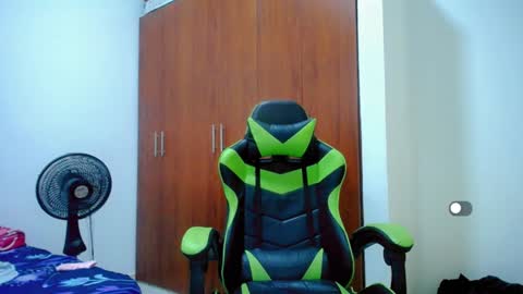 Snapshot of allison_baby_2416 chatting on 12/24/24, 09:33 Alisson online show from 12/24/24, 09:33