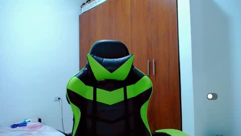 Snapshot of allison_baby_2416 chatting on 12/29/24, 04:59 Alisson online show from 12/29/24, 04:59