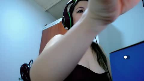 Snapshot of allison_baby_2416 chatting on 02/27/25, 02:00 Alisson online show from 02/27/25, 02:00