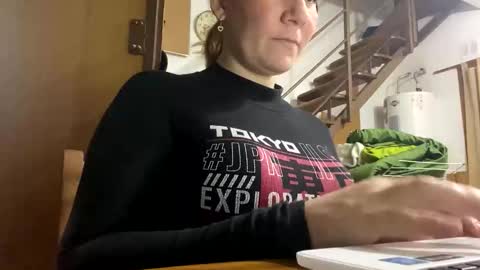 allisonlove2 online show from 05/17/26, 08:38