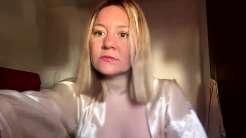 allisonlove2 online show from 05/19/26, 06:03