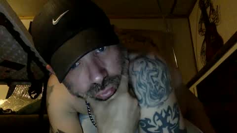 Snapshot of allitrunnin chatting on 10/14/25, 04:35 allitrunnin online show from 10/14/25, 04:35