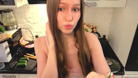 Snapshot of alllura chatting on 03/23/26, 01:09 Axi online show from 03/23/26, 01:09