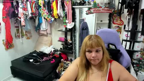 Snapshot of allsson_miller chatting on 01/03/25, 03:49 allsson_miller online show from 01/03/25, 03:49