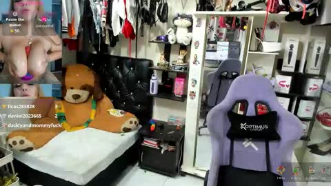 Snapshot of allsson_miller chatting on 01/14/26, 12:05 allsson_miller online show from 01/14/26, 12:05