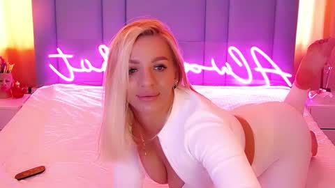 AlwaysHot online show from 02/25/25, 02:25