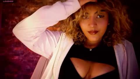 Snapshot of ally_summer chatting on 11/29/25, 04:15 ally_summer online show from 11/29/25, 04:15