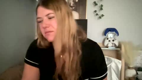 Snapshot of allyanalangel chatting on 01/02/25, 08:02 allyanalangel online show from 01/02/25, 08:02