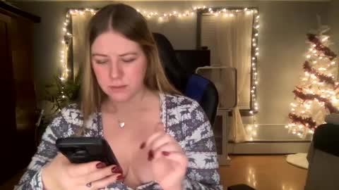 Snapshot of allyanalangel chatting on 01/08/25, 01:53 allyanalangel online show from 01/08/25, 01:53