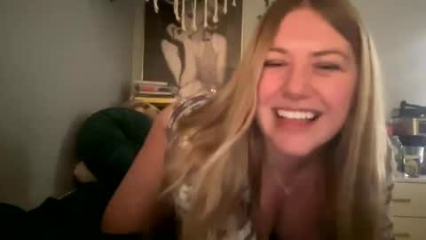 Snapshot of allyanalangel chatting on 01/08/25, 04:55 allyanalangel online show from 01/08/25, 04:55