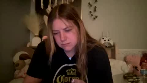 Snapshot of allyanalangel chatting on 02/01/25, 11:06 allyanalangel online show from 02/01/25, 11:06