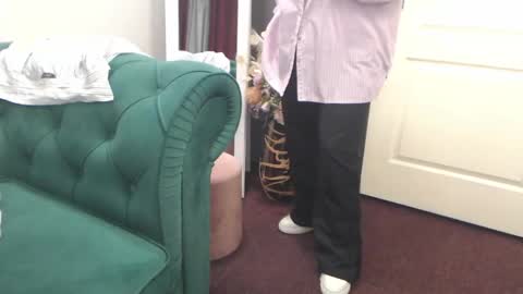         online show from 04/30/26, 08:57