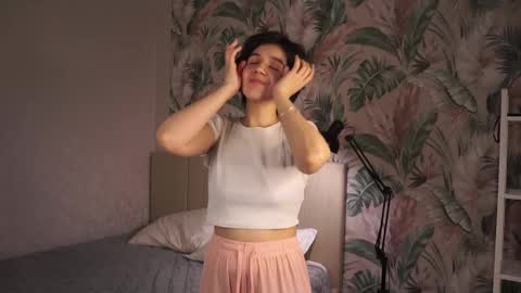 Snapshot of allynstuddard chatting on 12/16/25, 04:28 Emily online show from 12/16/25, 04:28