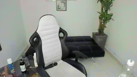 allyssann online show from 01/28/25, 01:08